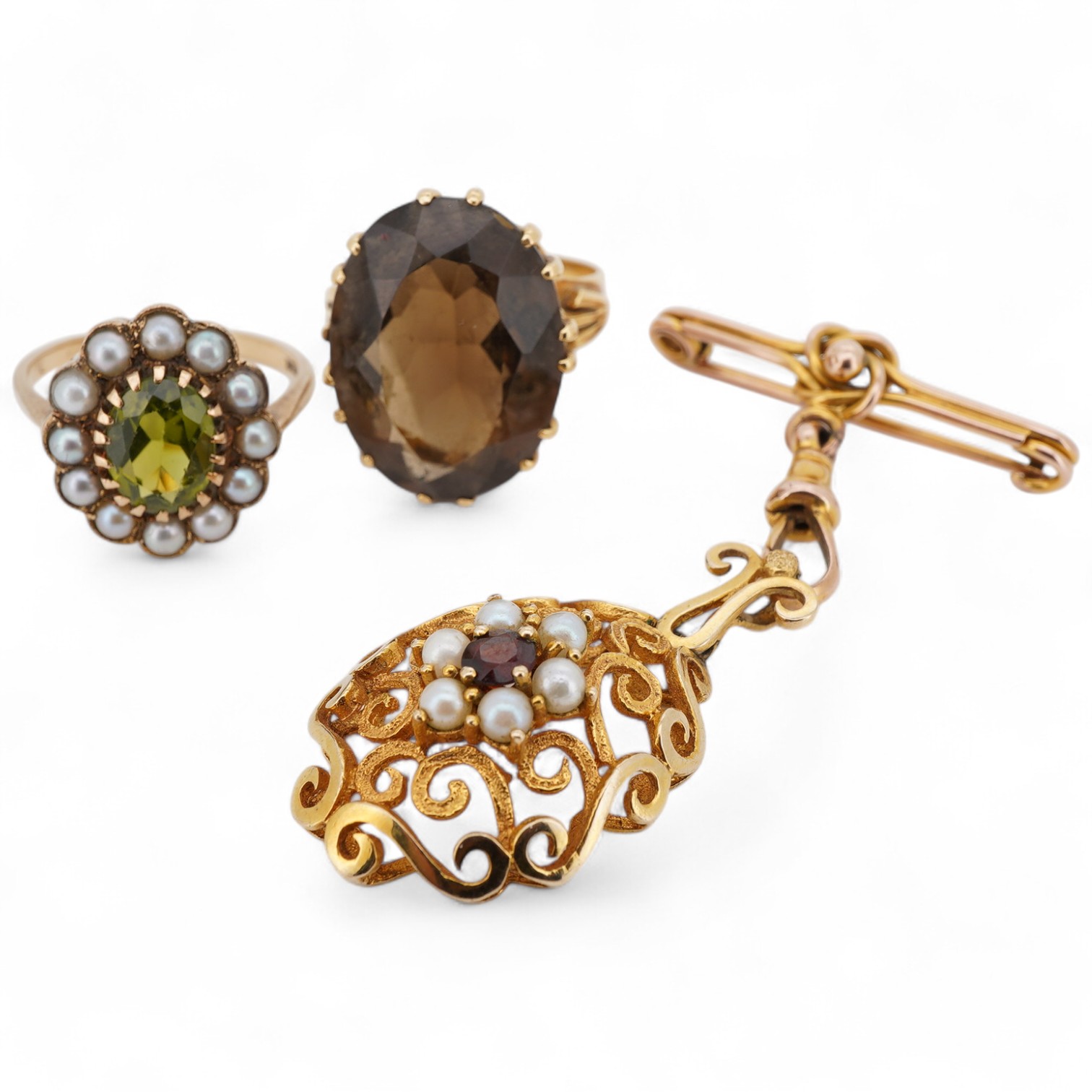 An early 1960's 9ct gold, peridot and split pearl set oval cluster ring, size P, a more recent 18ct gold and single stone oval cut smoky quartz set ring, size O and a 9ct gold, garnet and cultured pearl cluster set penda